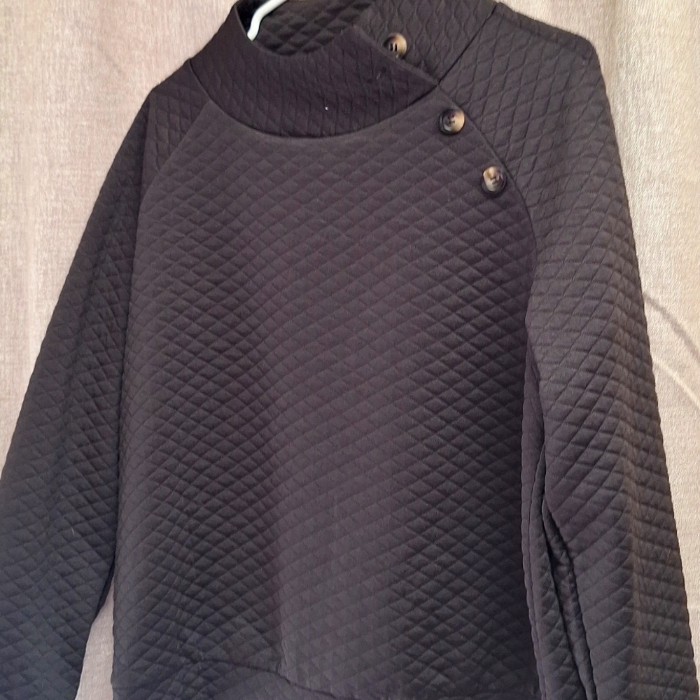 Women's quilted pullover with buttons